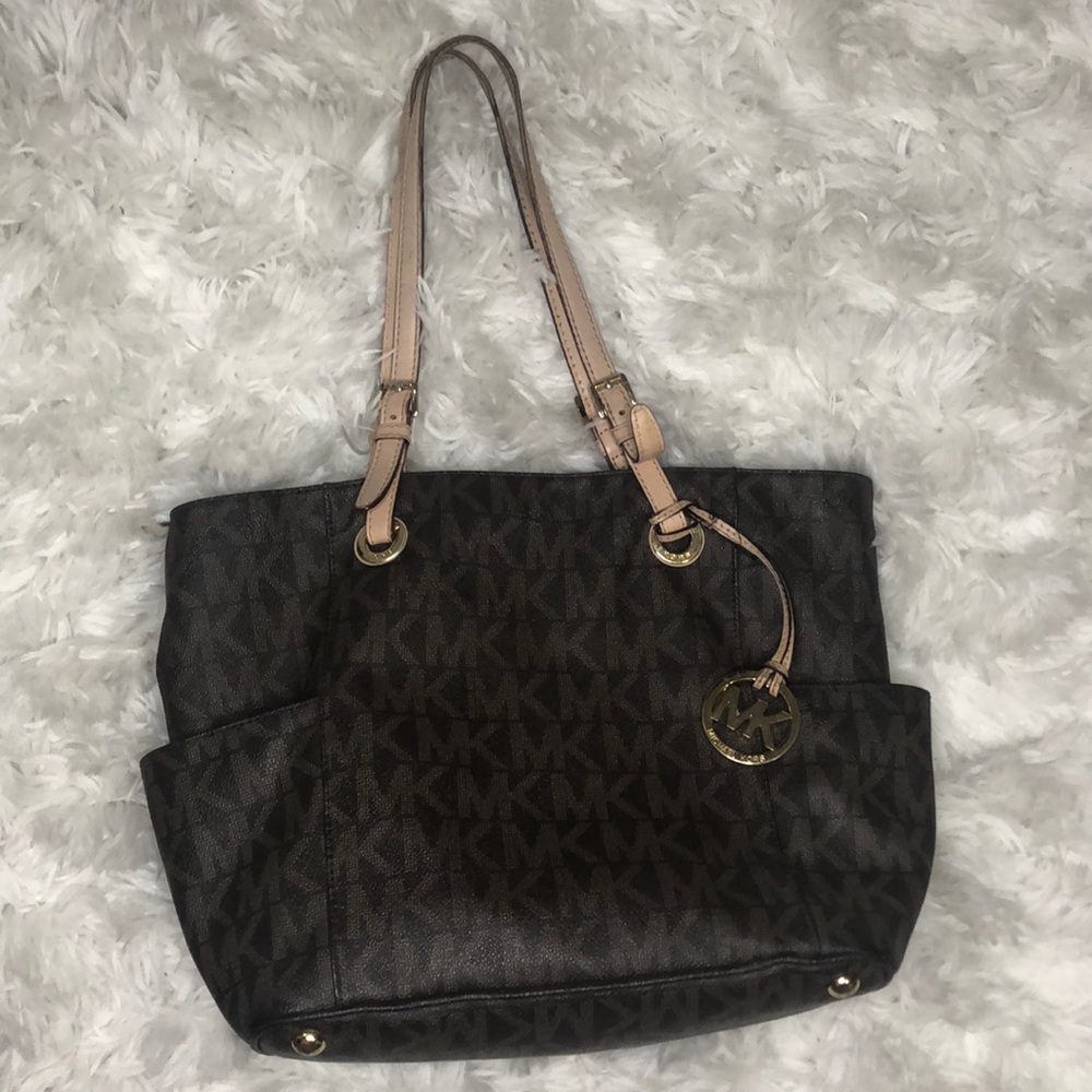 Michael Kors Purse. Used normal wear.